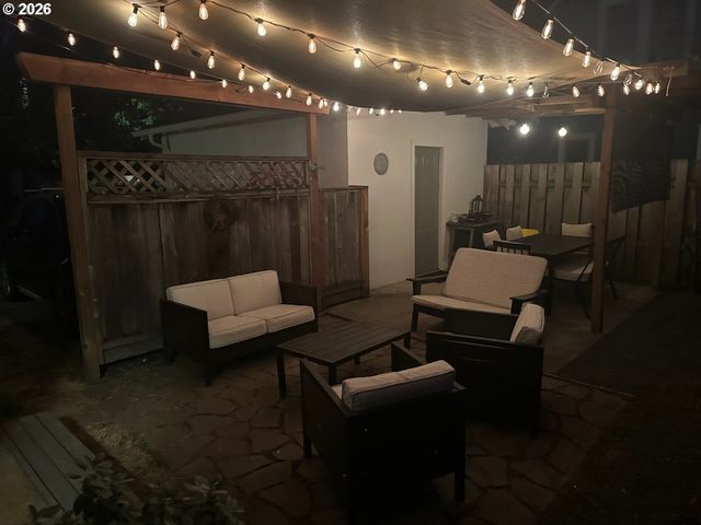 2632 Ne KLICKITAT St, Portland, OR 97212