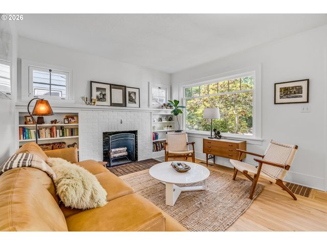 2632 Ne KLICKITAT St, Portland, OR 97212