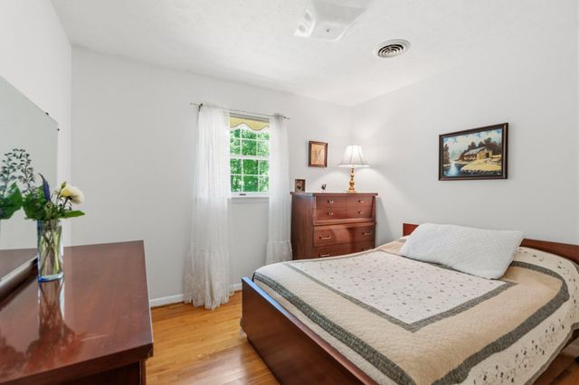 106 HICKORY HILL DR, Stephens City, VA 22655