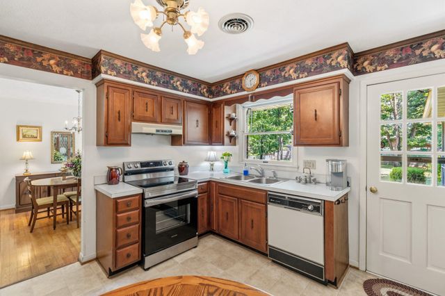 106 HICKORY HILL DR, Stephens City, VA 22655