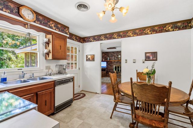 106 HICKORY HILL DR, Stephens City, VA 22655