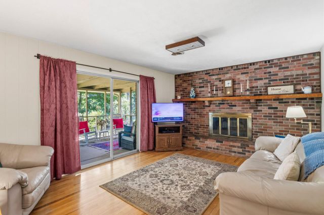 106 HICKORY HILL DR, Stephens City, VA 22655