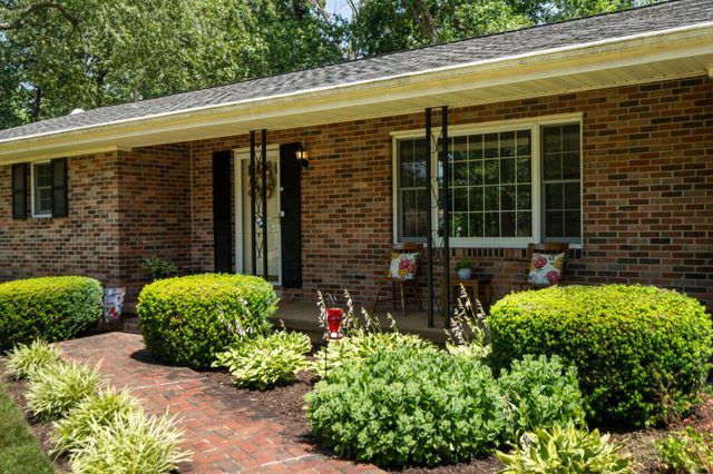 106 HICKORY HILL DR, Stephens City, VA 22655
