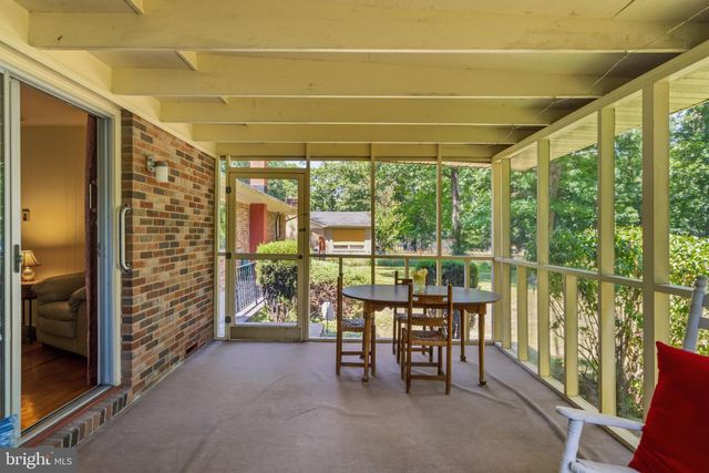 106 HICKORY HILL DR, Stephens City, VA 22655