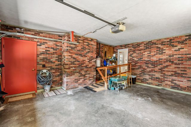 106 HICKORY HILL DR, Stephens City, VA 22655