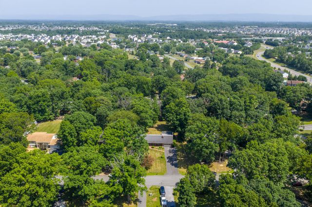 106 HICKORY HILL DR, Stephens City, VA 22655