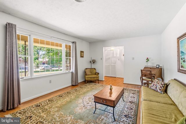 106 HICKORY HILL DR, Stephens City, VA 22655