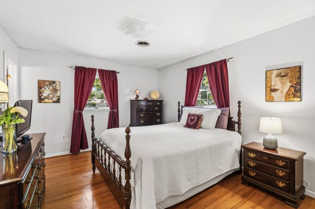 106 HICKORY HILL DR, Stephens City, VA 22655