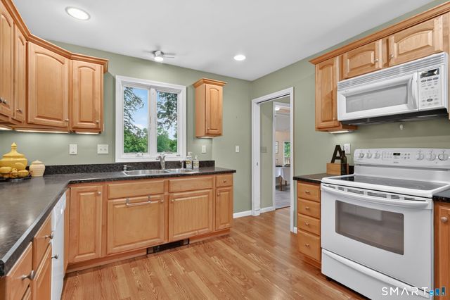 85 Ten Acre Road, Middletown, CT 06457
