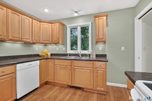 85 Ten Acre Road, Middletown, CT 06457