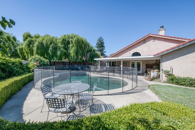 3055 Fairmont Court, Madera, CA 93637