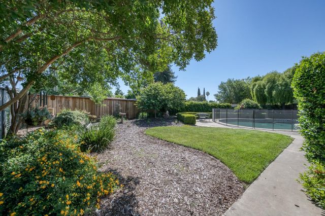 3055 Fairmont Court, Madera, CA 93637