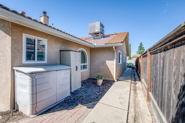 3055 Fairmont Court, Madera, CA 93637