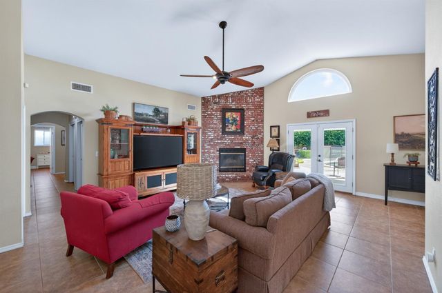 3055 Fairmont Court, Madera, CA 93637