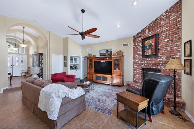 3055 Fairmont Court, Madera, CA 93637
