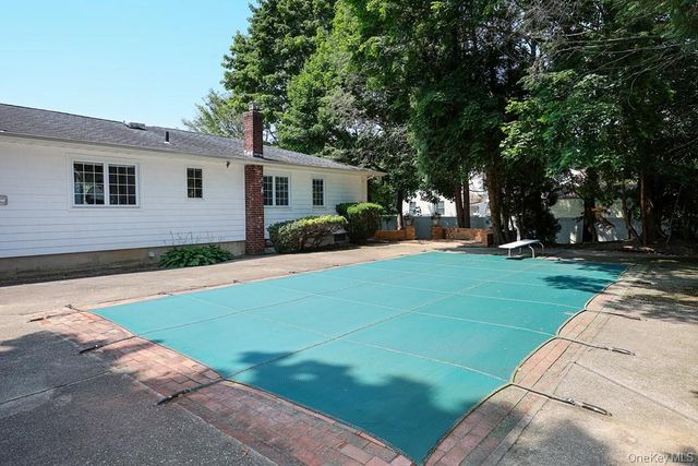 305 Nielson Street, Dix Hills, NY 11746