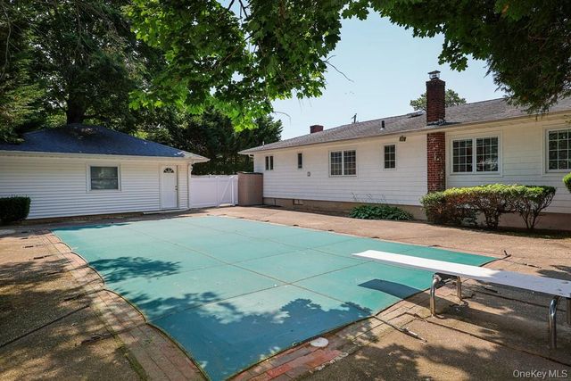 305 Nielson Street, Dix Hills, NY 11746