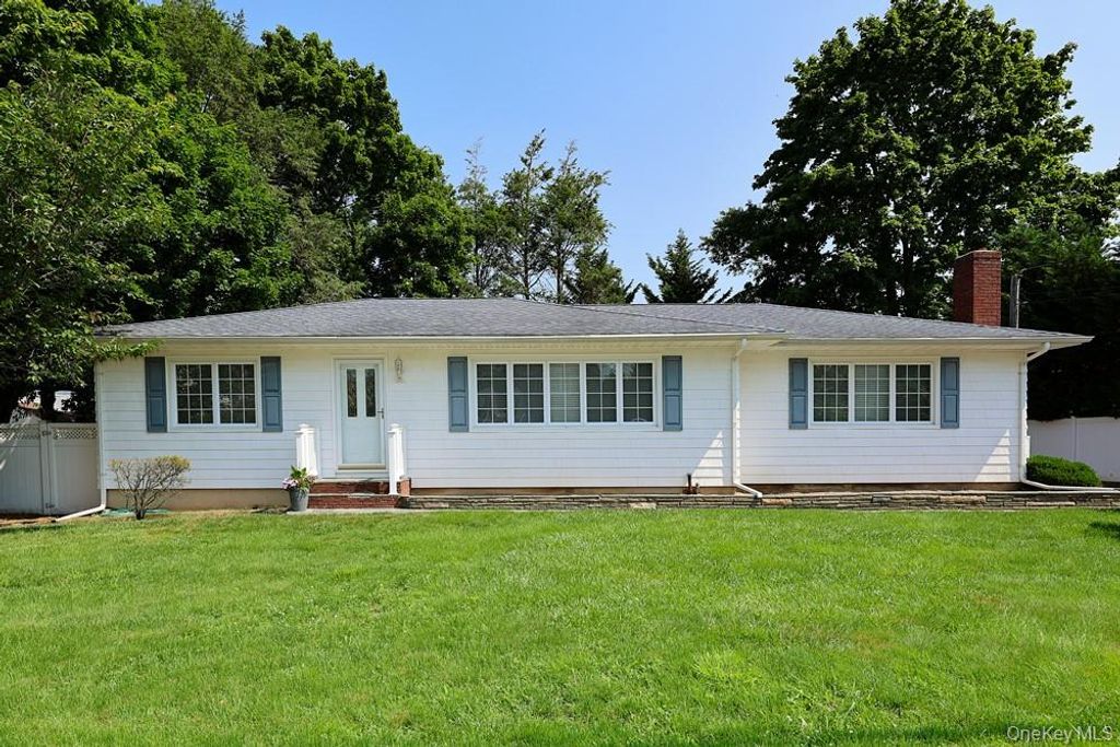305 Nielson Street, Dix Hills, NY 11746