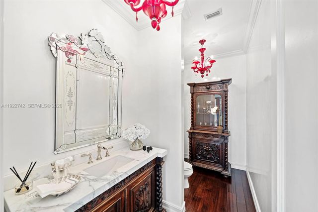 8800 SW 57 Avenue, Pinecrest, FL 33156