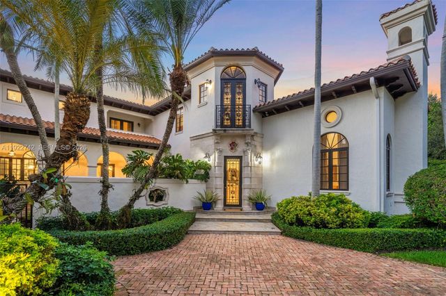 8800 SW 57 Avenue, Pinecrest, FL 33156