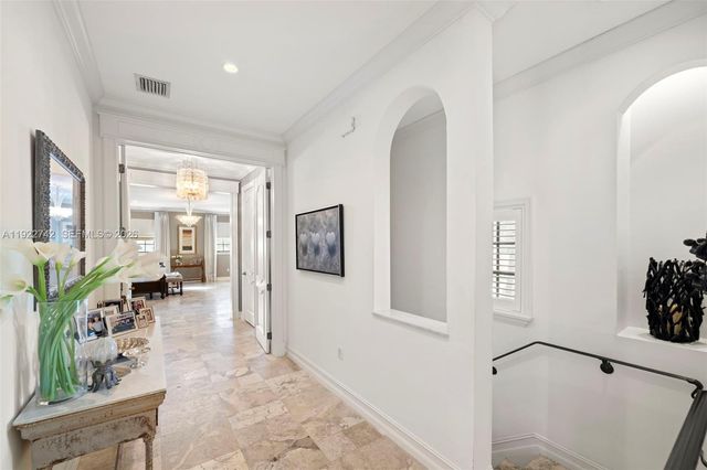 8800 SW 57 Avenue, Pinecrest, FL 33156