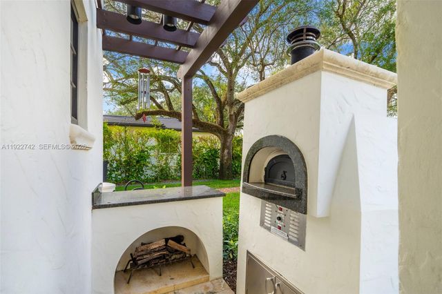 8800 SW 57 Avenue, Pinecrest, FL 33156