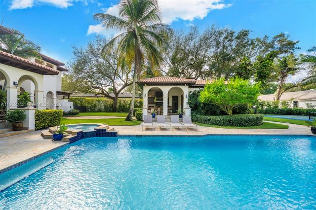 8800 SW 57 Avenue, Pinecrest, FL 33156