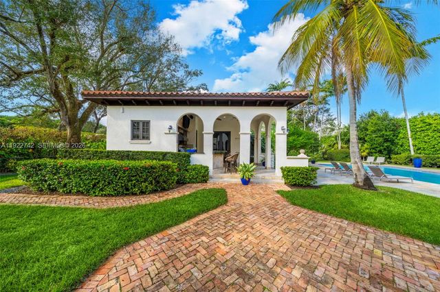 8800 SW 57 Avenue, Pinecrest, FL 33156