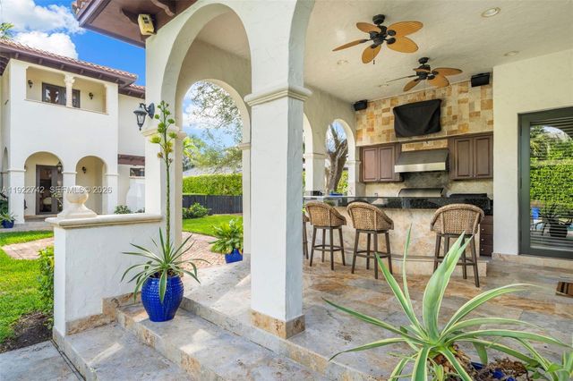 8800 SW 57 Avenue, Pinecrest, FL 33156