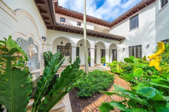 8800 SW 57 Avenue, Pinecrest, FL 33156