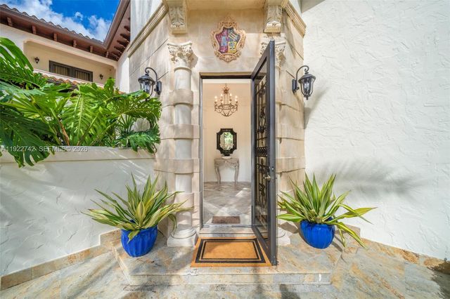 8800 SW 57 Avenue, Pinecrest, FL 33156
