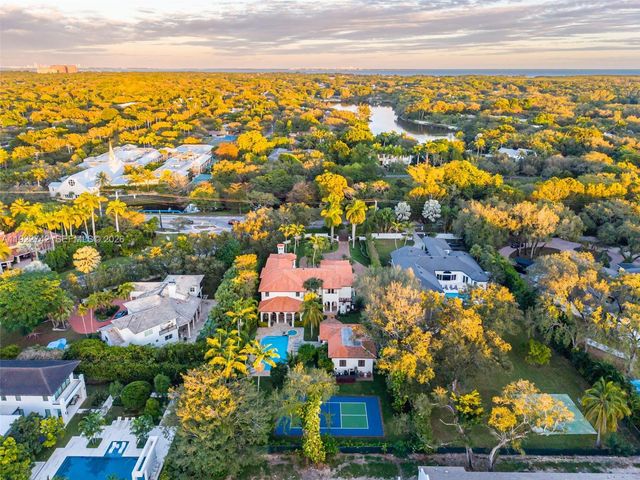 8800 SW 57 Avenue, Pinecrest, FL 33156