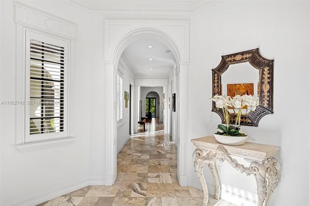 8800 SW 57 Avenue, Pinecrest, FL 33156