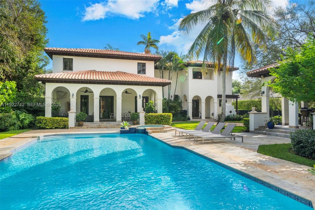 8800 SW 57 Avenue, Pinecrest, FL 33156