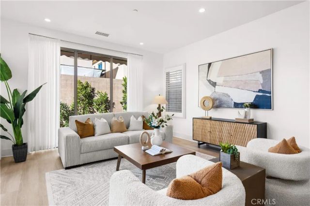 217 Piazza, Irvine, CA 92602