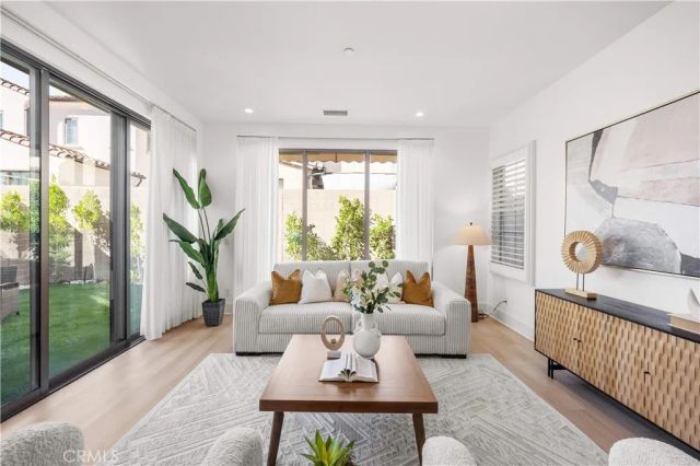 217 Piazza, Irvine, CA 92602