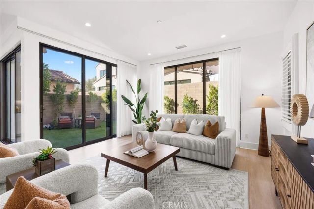 217 Piazza, Irvine, CA 92602