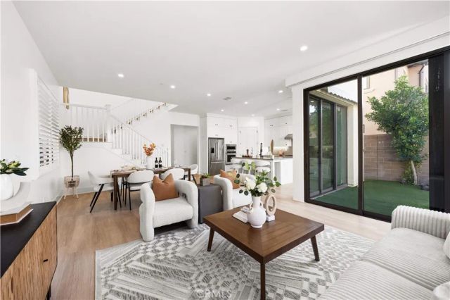 217 Piazza, Irvine, CA 92602