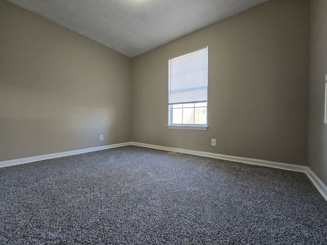 414 Pacific Ave, Oak Grove, KY 42262