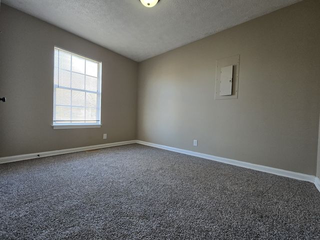 414 Pacific Ave, Oak Grove, KY 42262