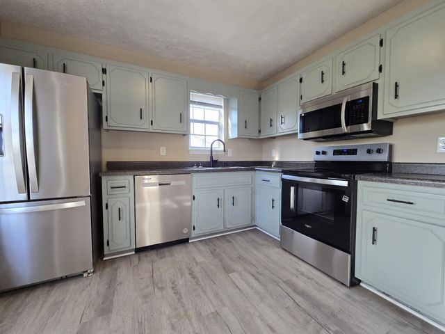 414 Pacific Ave, Oak Grove, KY 42262