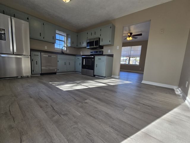 414 Pacific Ave, Oak Grove, KY 42262