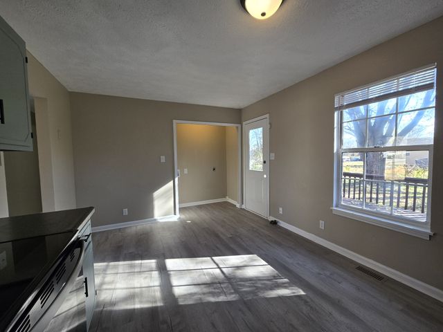 414 Pacific Ave, Oak Grove, KY 42262