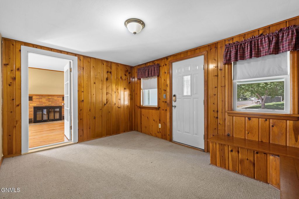 2202 University Avenue, Williston, ND 58801 photo 3