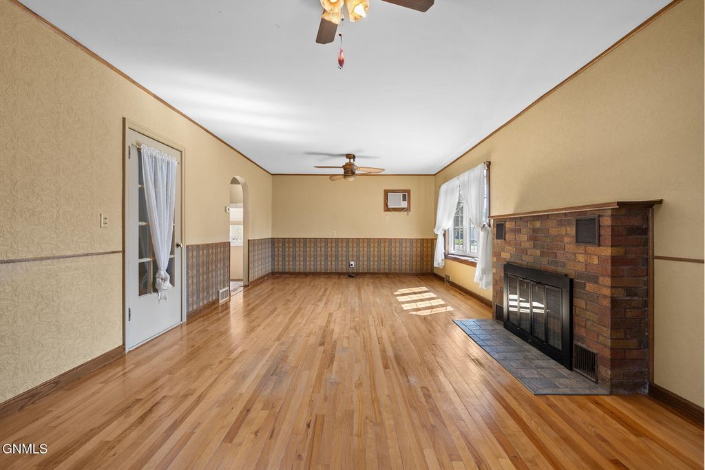 2202 University Avenue, Williston, ND 58801 photo 4