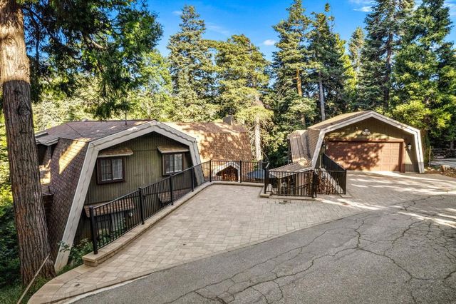 745 Kings Court, Lake Arrowhead, CA 92352