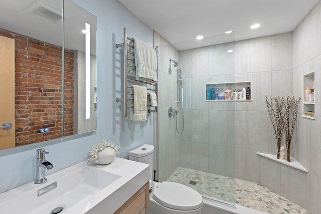 111 Beach St 3E, Boston, MA 02111