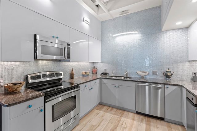 111 Beach St 3E, Boston, MA 02111