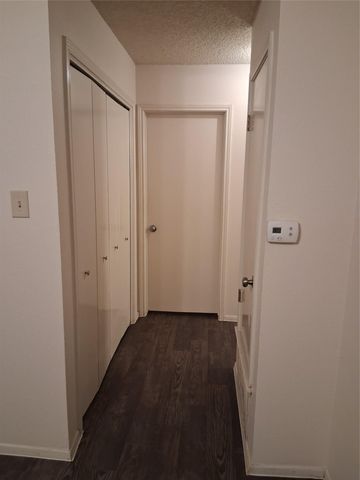 703 Rollingway DR B, Round Rock, TX 78681