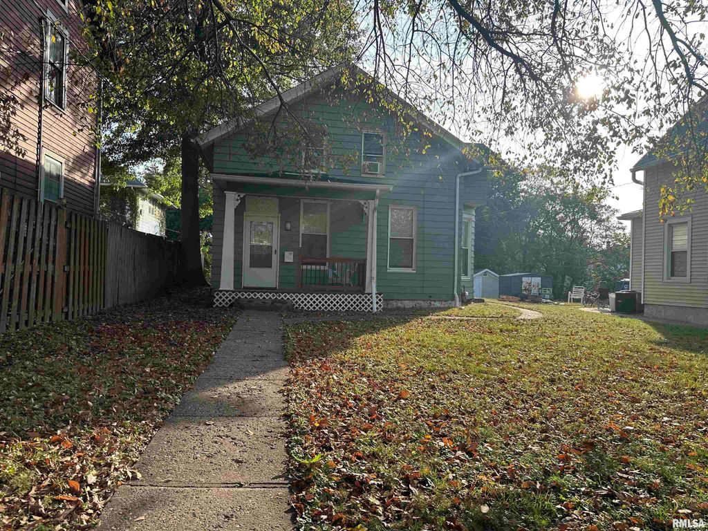 1323 LECLAIRE Street, Davenport, IA 52803